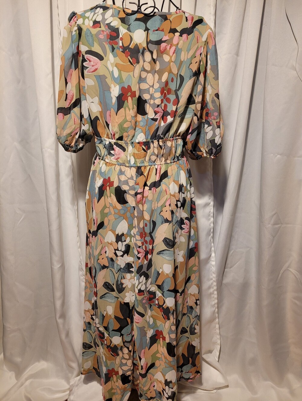 Artistic With Abstract Floral V-Neck Midi Dress in Multicolor - Picture 3 of 4